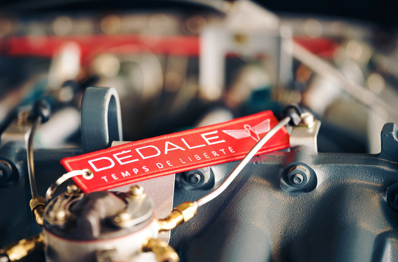 Porte-clef DÉDALE sur un moteur à pistons d'avion
