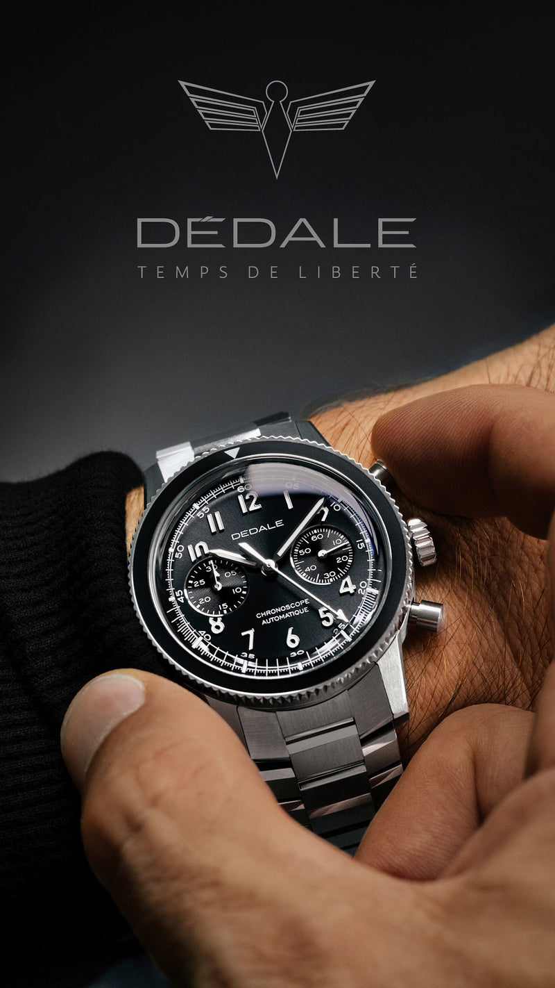 Montre d'aviateur DÉDALE WP-01 NOVEMBER, déclenchement du chronoscope par le porteur. Logo et slogan de la marque française.
