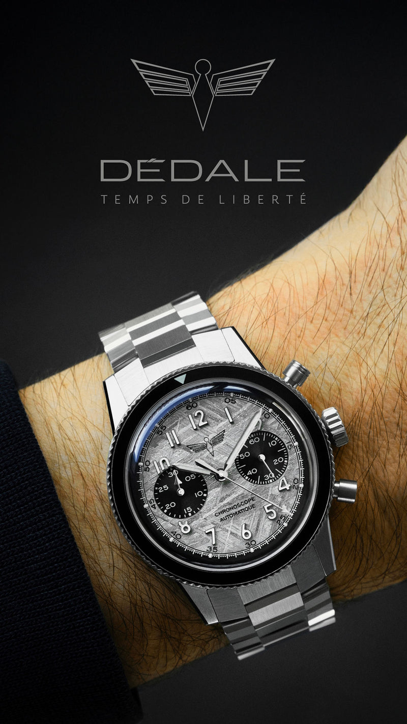 Chronoscope automatique DÉDALE WP-01 SIDUS avec son cadran en véritable météorite et son bracelet en acier inoxydable WingSteel, porté au poignet Logo et slogan de la marque à l'ADN aéronautique