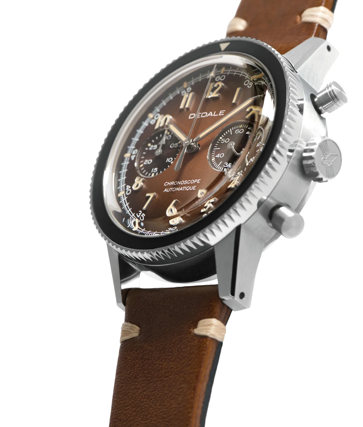 WP-01 ALFA ZULU vu de côté, révélant la profondeur du cadran aviation et ses index appliqués | Dédale Watches