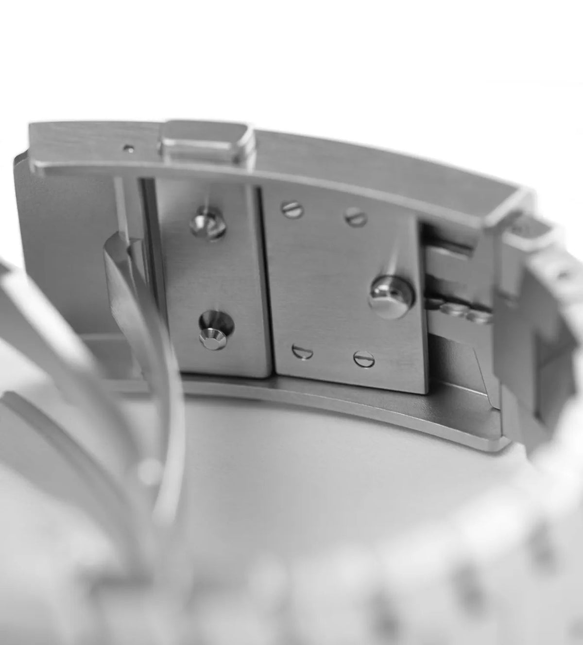 Vue détaillée du microréglage du WingSteel, le bracelet propriétaire en acier inoxydable des montres Dédale